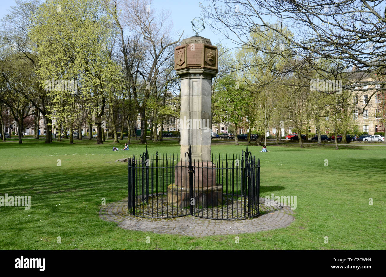Les piliers du monument des maçons et Prince Albert Victor cadran solaire, un rappel de l'Edimbourg 1886 Exposition Internationale. Banque D'Images