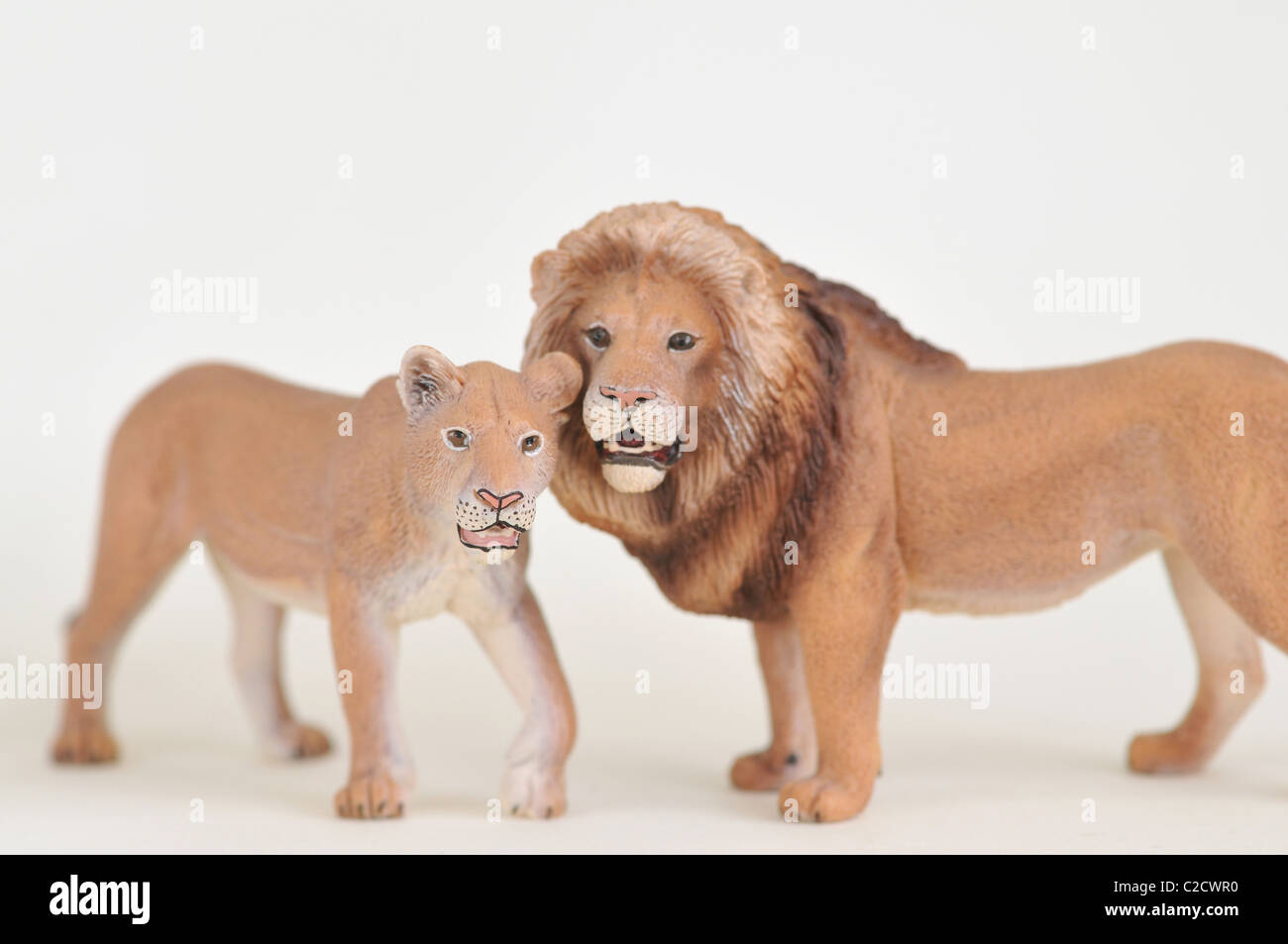 Figurine en plastique jouets chats sauvages (lion, lionne) Banque D'Images
