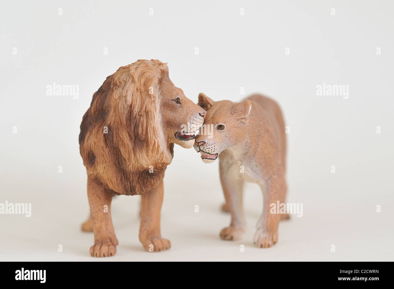 Figurine en plastique jouets chats sauvages (lion, lionne) Banque D'Images