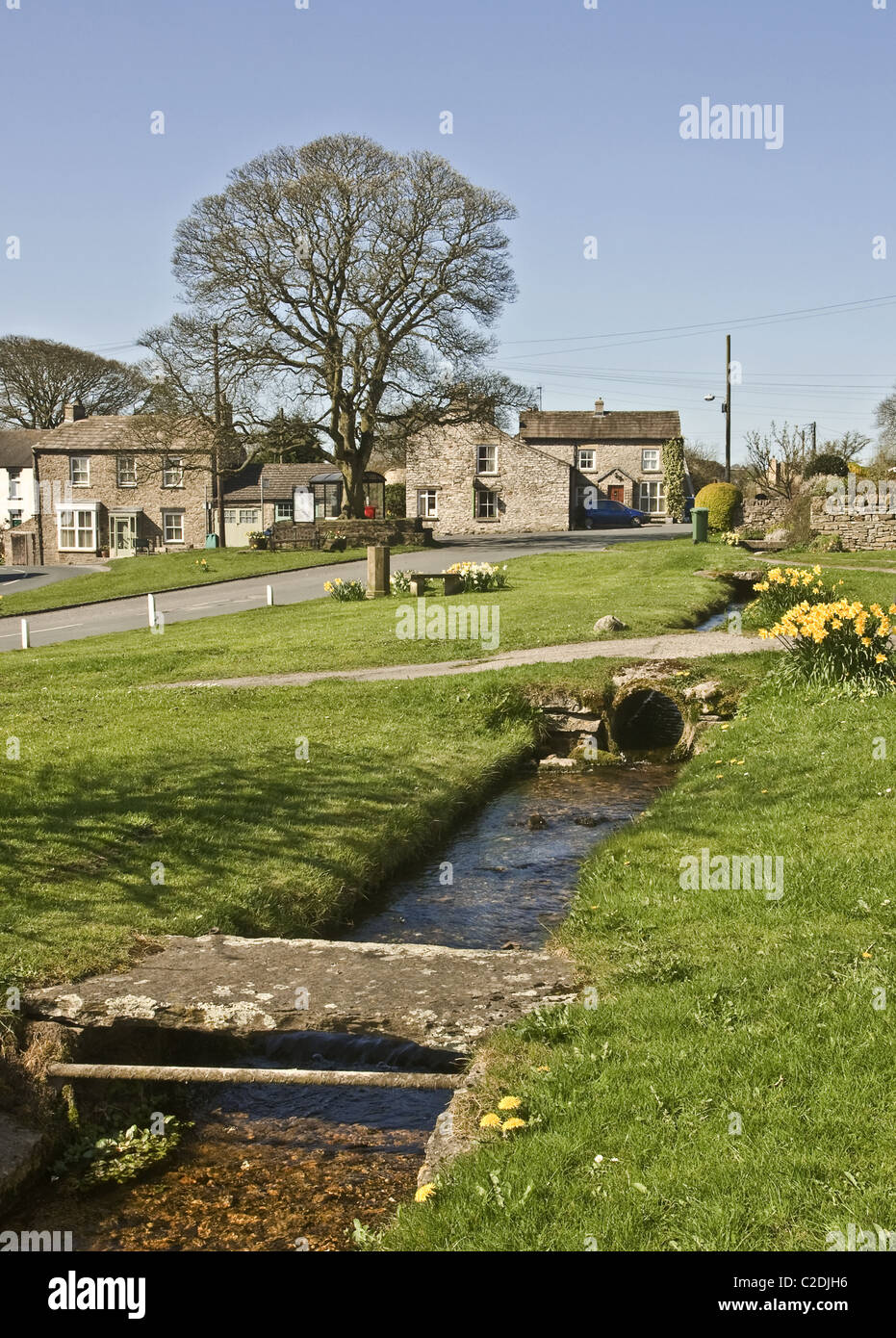 Bellerby village près de Leyburn, Wensleydale. Un coin de la place du village au printemps. North Yorkshire Banque D'Images