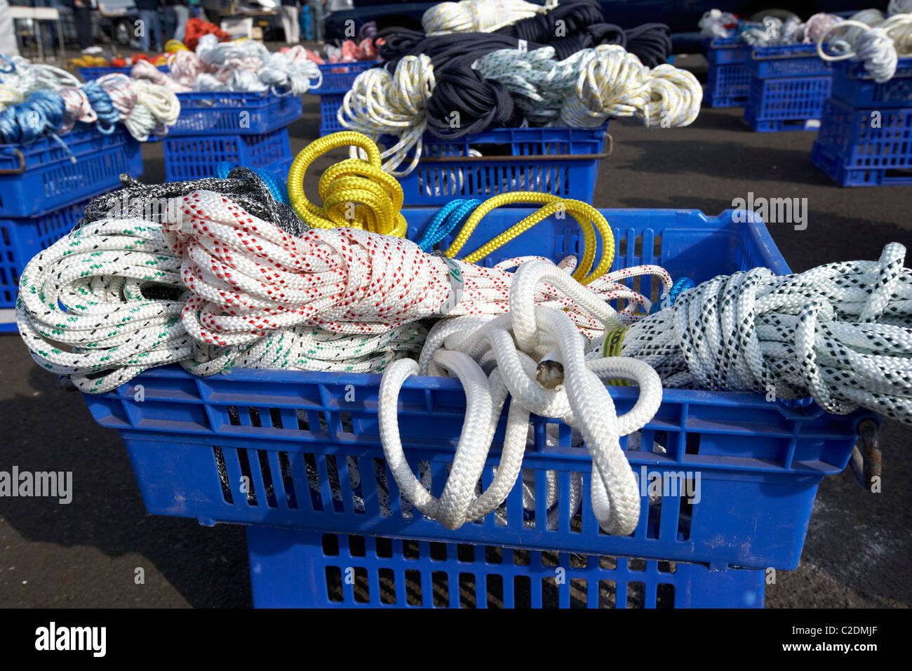 Caisses de cordes mixte à vendre à voile jumble sale au Royaume-Uni Banque D'Images