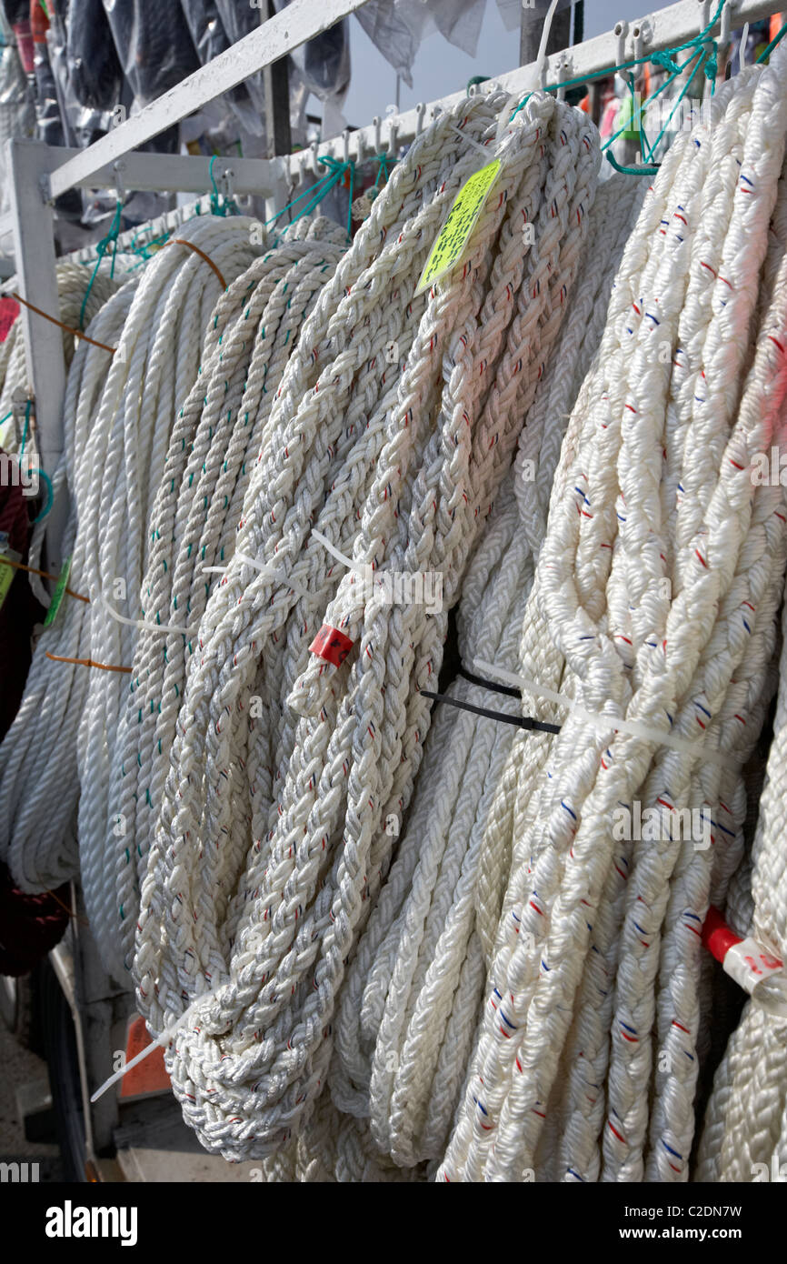 Divers cordes tressées à vendre à voile jumble sale au Royaume-Uni Banque D'Images