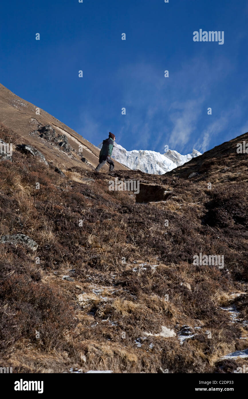 Une personne de l'escalade. Langtang Trekking. Himalaya, Népal. Asie Banque D'Images