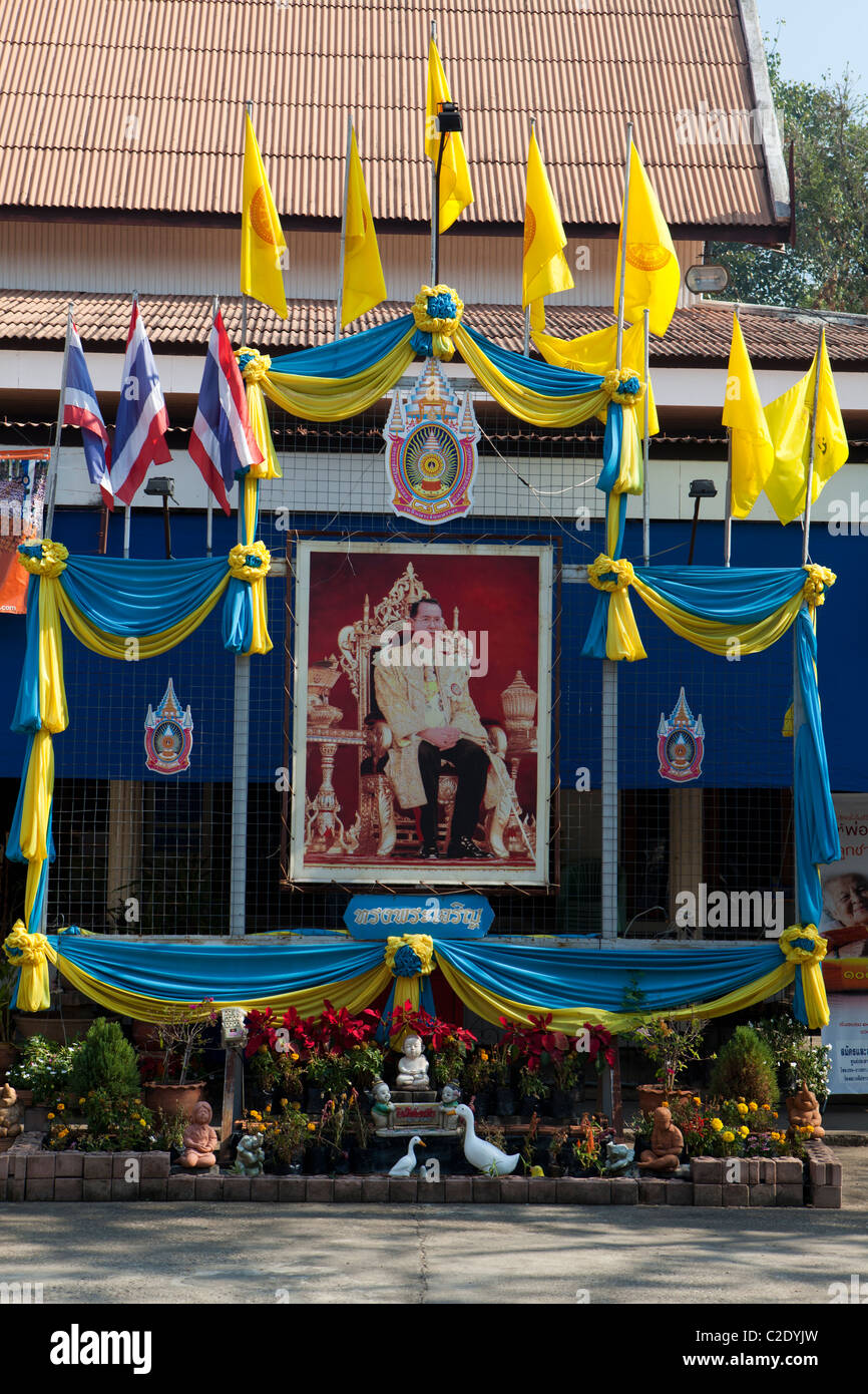 Le Roi Phumiphon Adunyadet Thaïlande photo dans le temple Wat Chedi Sao Lang Lampang, Thaïlande Banque D'Images