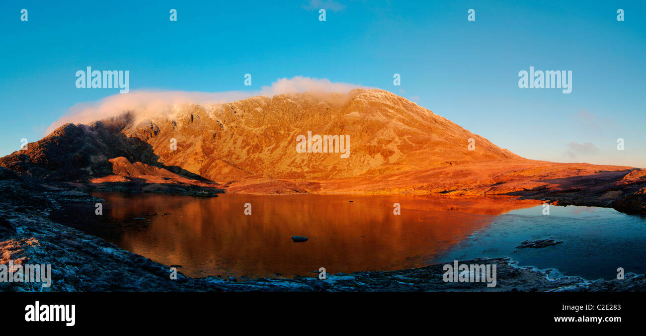 Moel Siabod tôt le matin soleil d'hiver. Banque D'Images