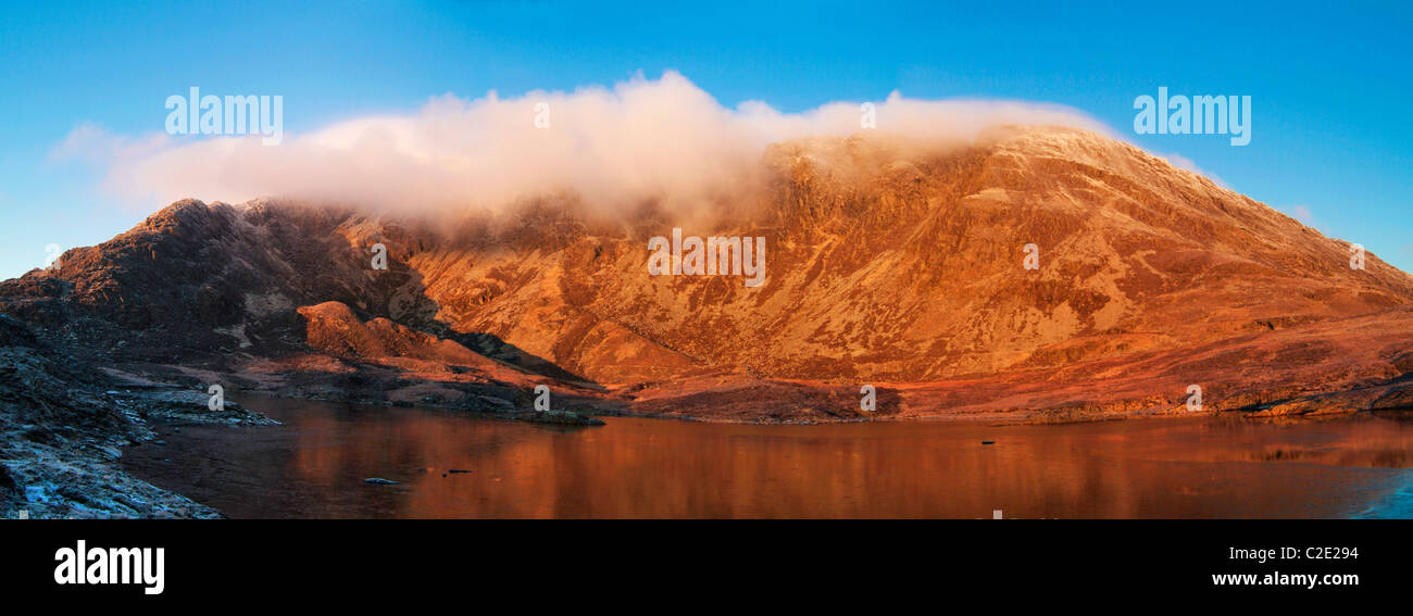 Moel Siabod tôt le matin soleil d'hiver. Banque D'Images