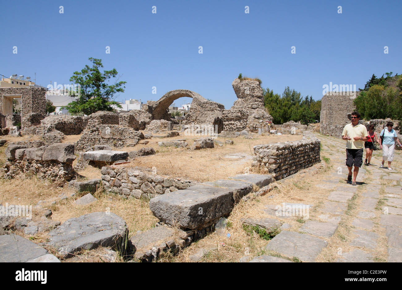 Affichage des visiteurs reste sur le Romain site archéologique de l'Ouest dans la ville de Kos île de Kos Grèce Banque D'Images