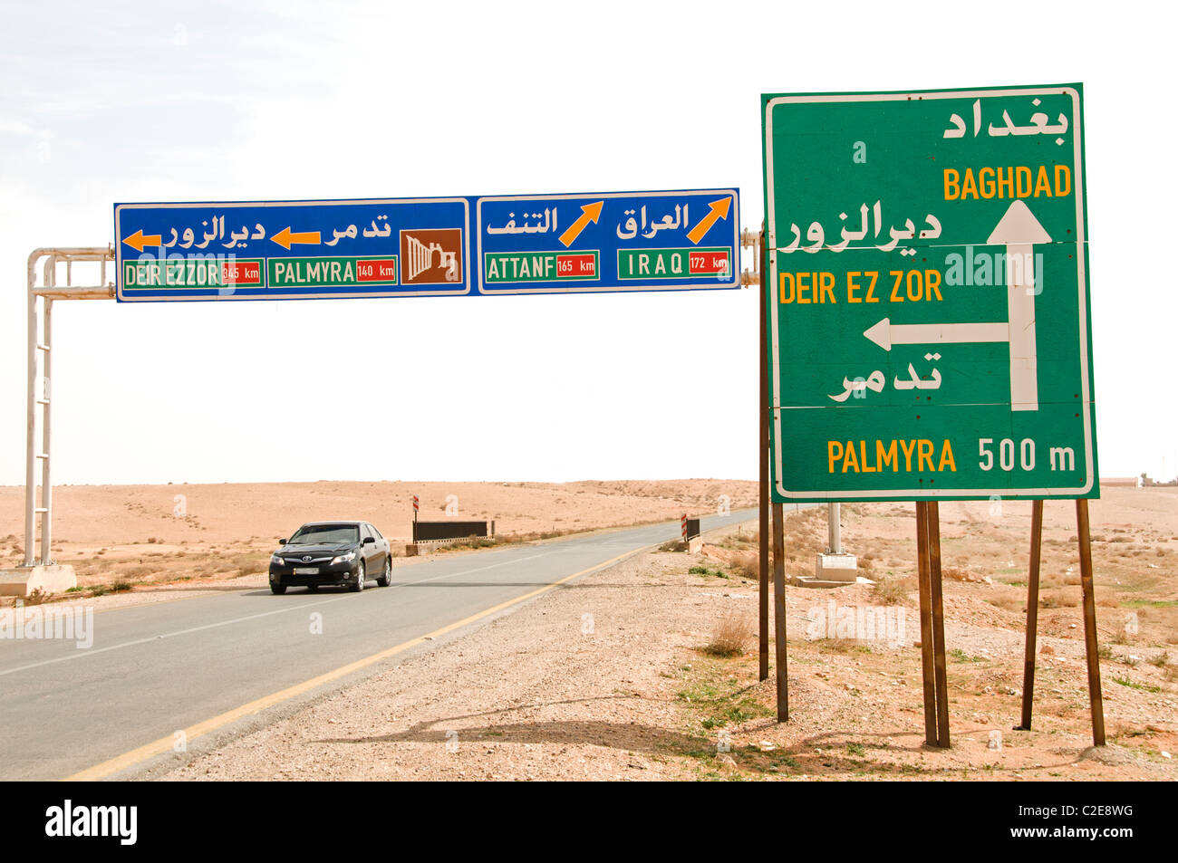 L'Iraq Syrie Damas Palmyre Road traffic Sign truck Banque D'Images