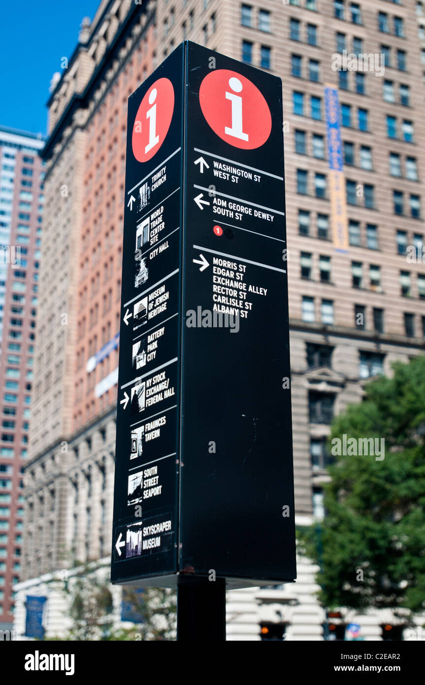 Informations touristiques sur poteau de signalisation, Battery Park, Manhattan, New York City, USA Banque D'Images