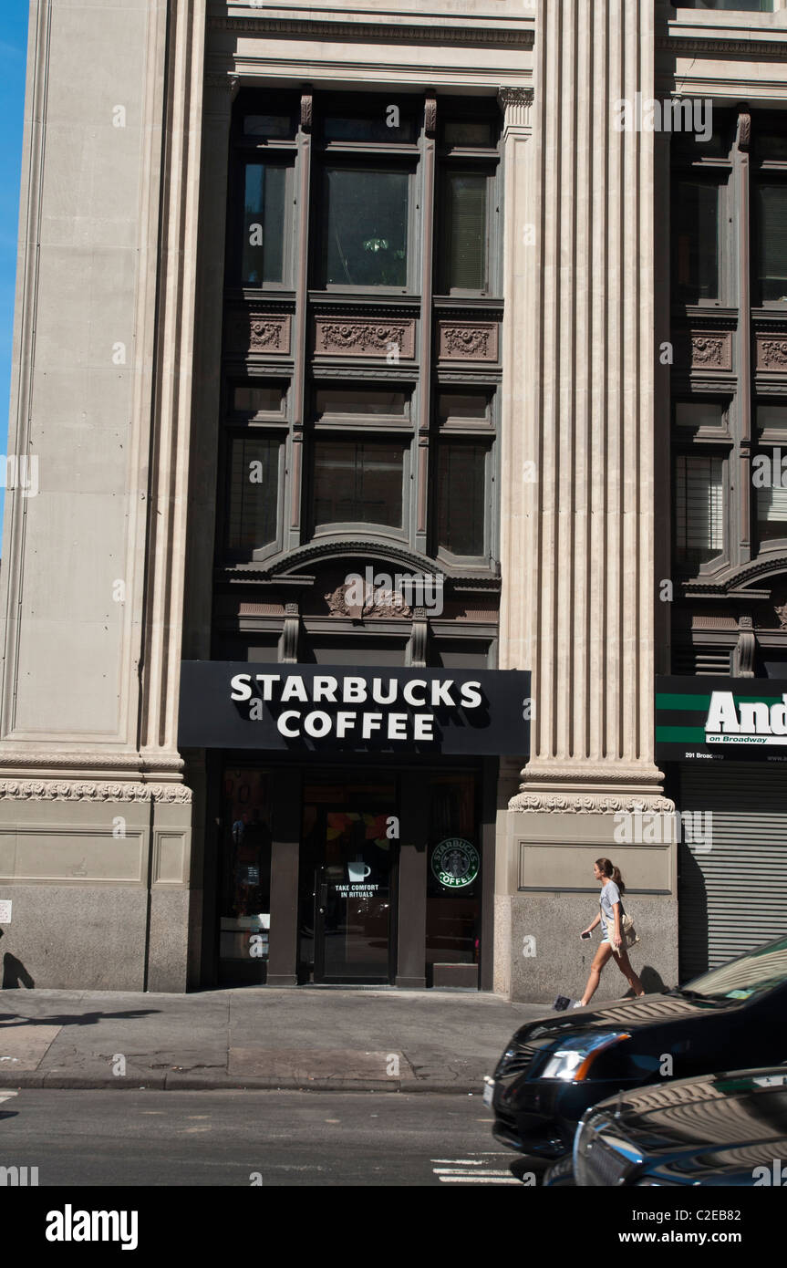 Café Starbucks au 294 Broadway, Manhattan, New York City, USA Banque D'Images