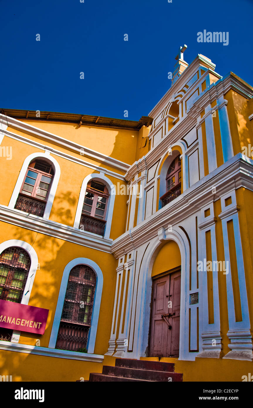 Maison de style portugais, colorés à Old Goa, Inde Banque D'Images