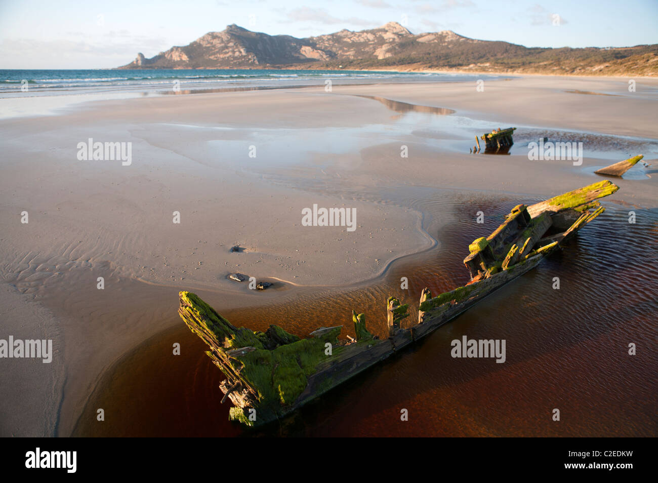 Vestiges de l'épave d'un navire sur la plage de Killiecrankie sur Flinders Island Banque D'Images