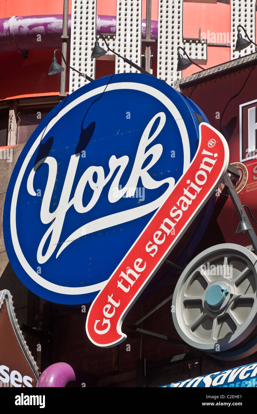 Obtenez la sensation. York Peppermint Patty annonce sur Times Square, Manhattan, New York City, USA Banque D'Images