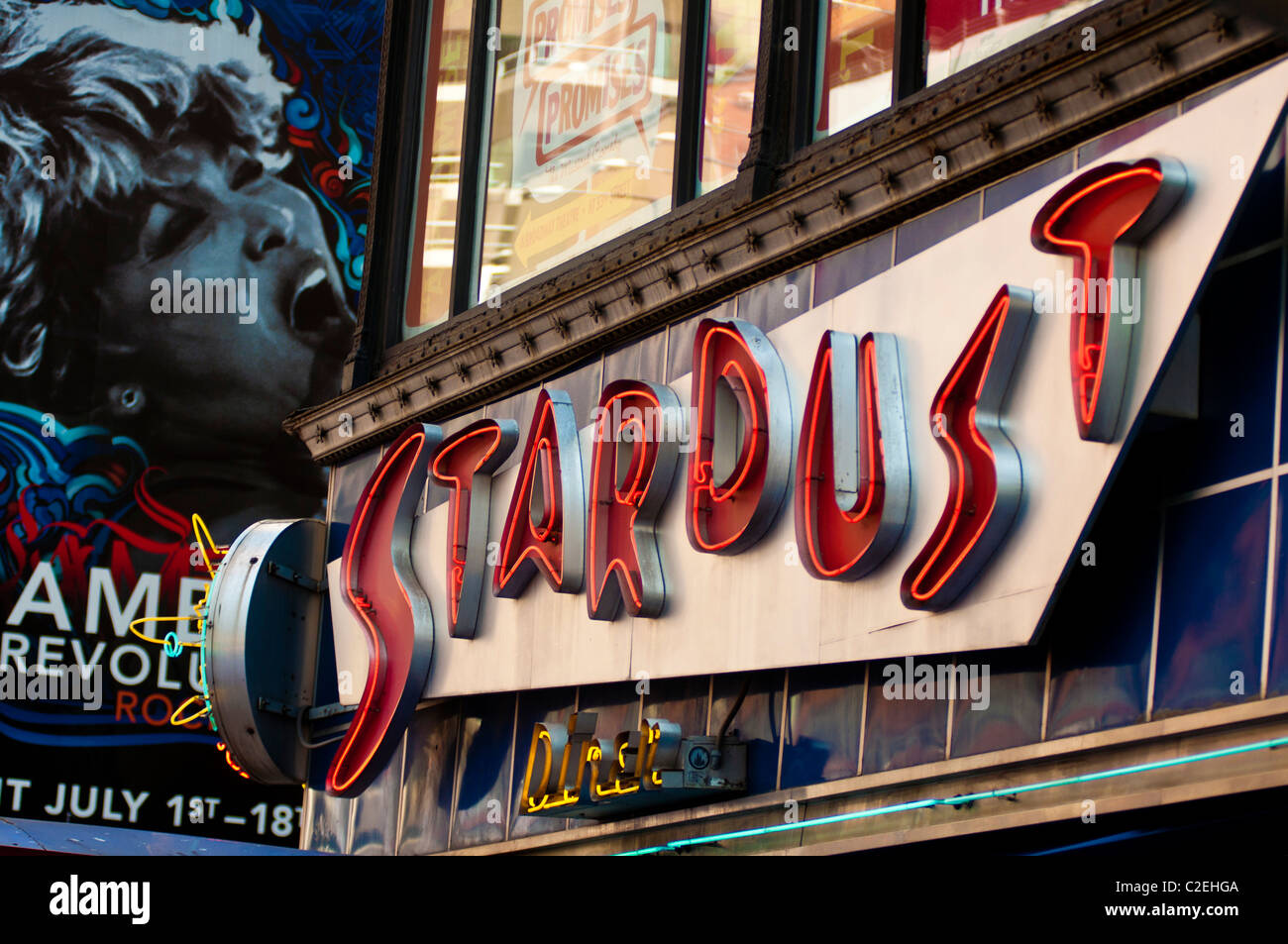 Publicité Neon Stardust Diner à Times Square, Manhattan, New York City, États-Unis. Signalisation emblématique du quartier des théâtres de Broadway et scène de rue de la ville. Banque D'Images