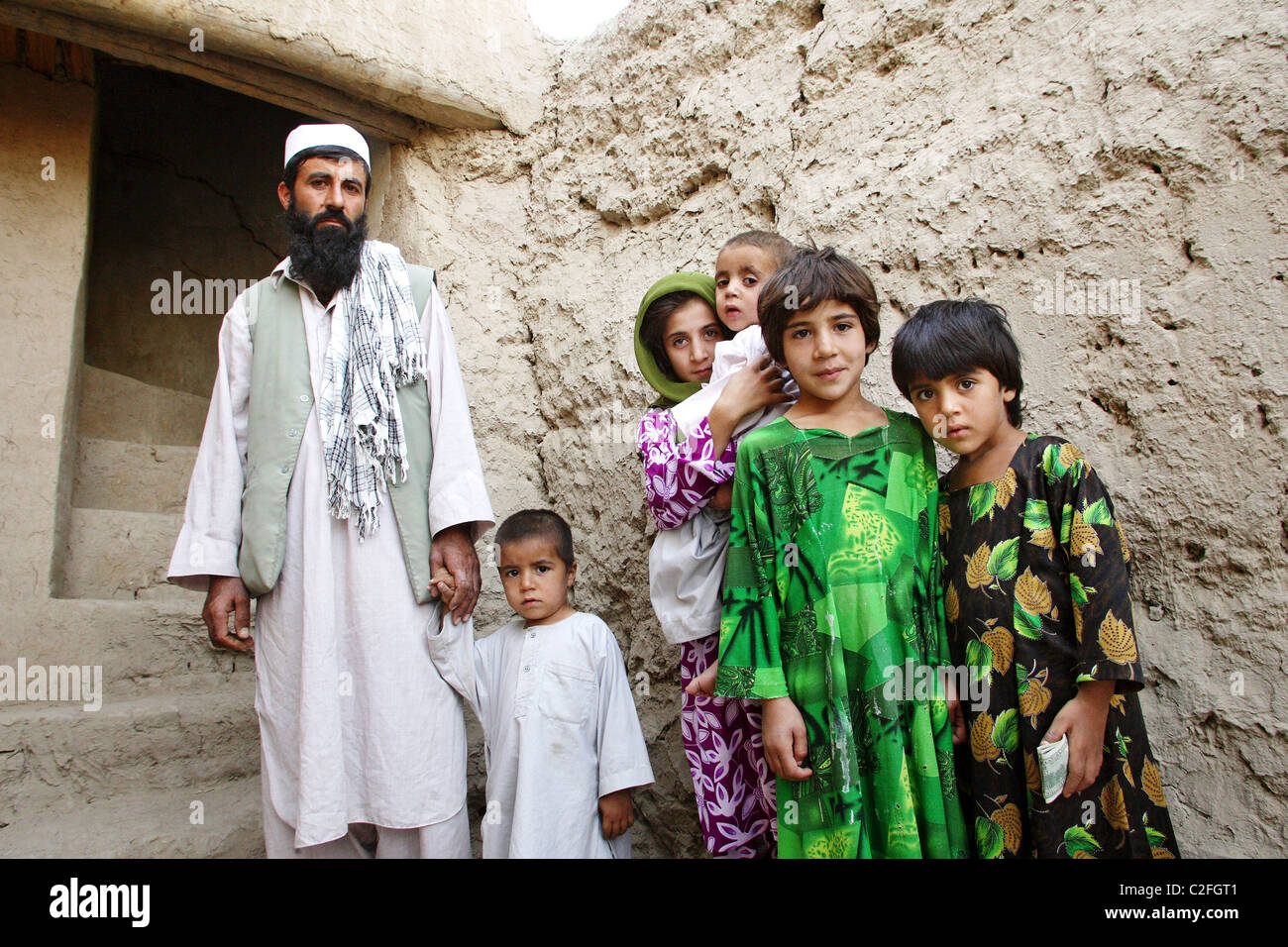 Un veuf avec ses enfants, Kanam, Afghanistan Banque D'Images