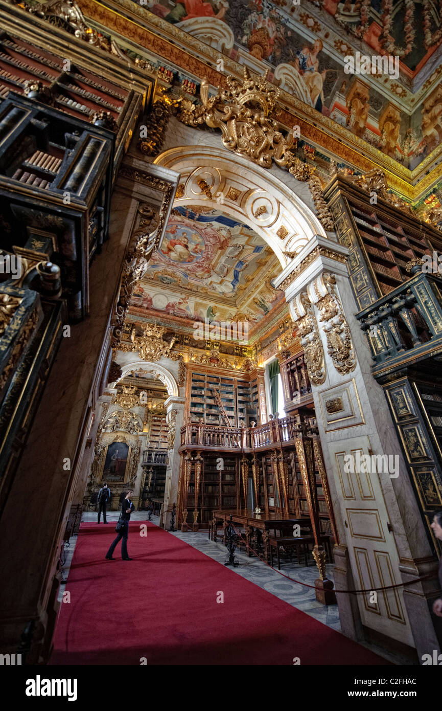 L'Université de Coimbra au xviiie siècle, bibliothèque baroque Biblioteca Joanina à Coimbra, Portugal Banque D'Images