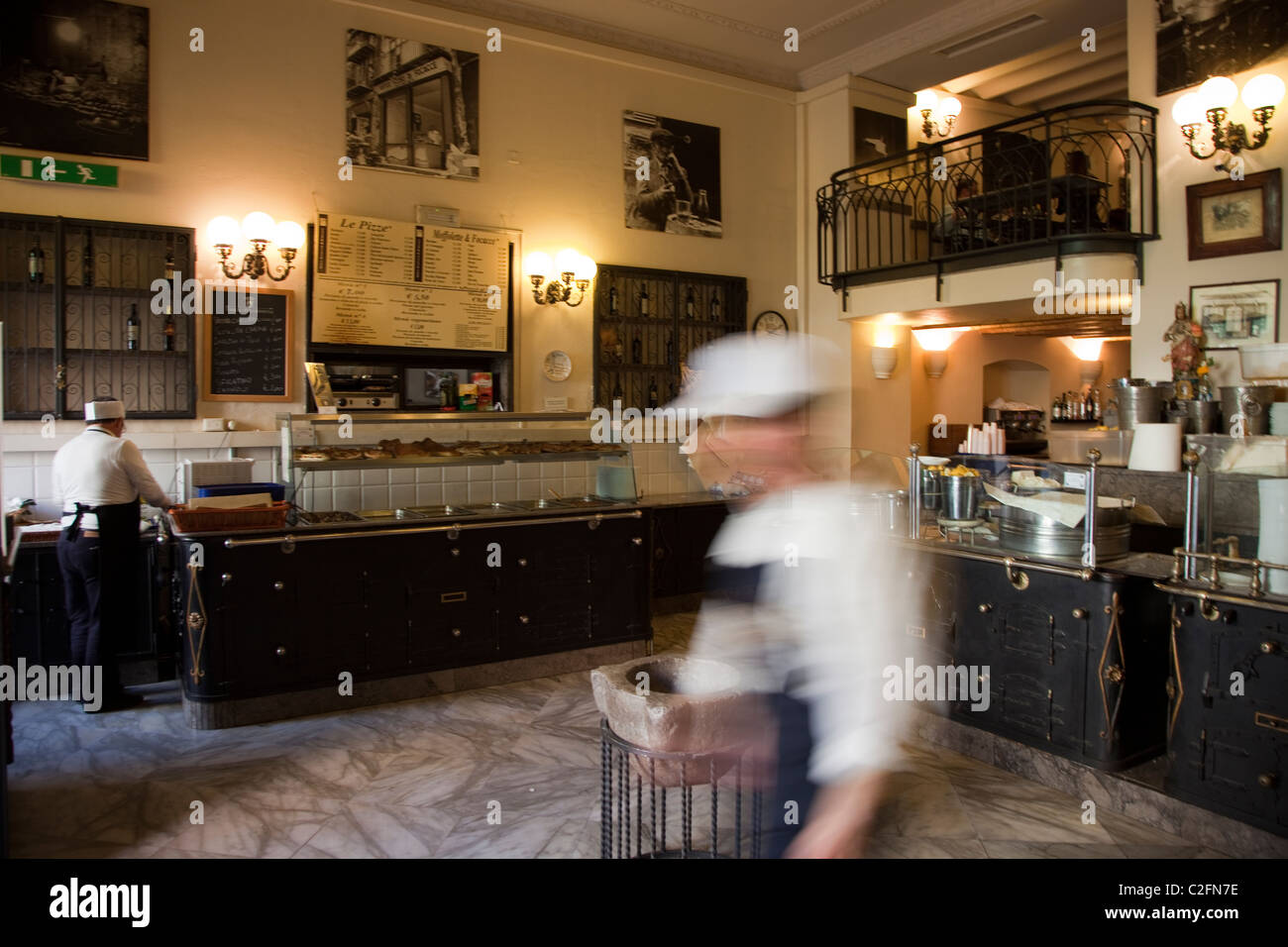 À partir de l'alimentation de rue l'Antica Focacceria 'vieux pain Shop' à Palerme Sicile Banque D'Images