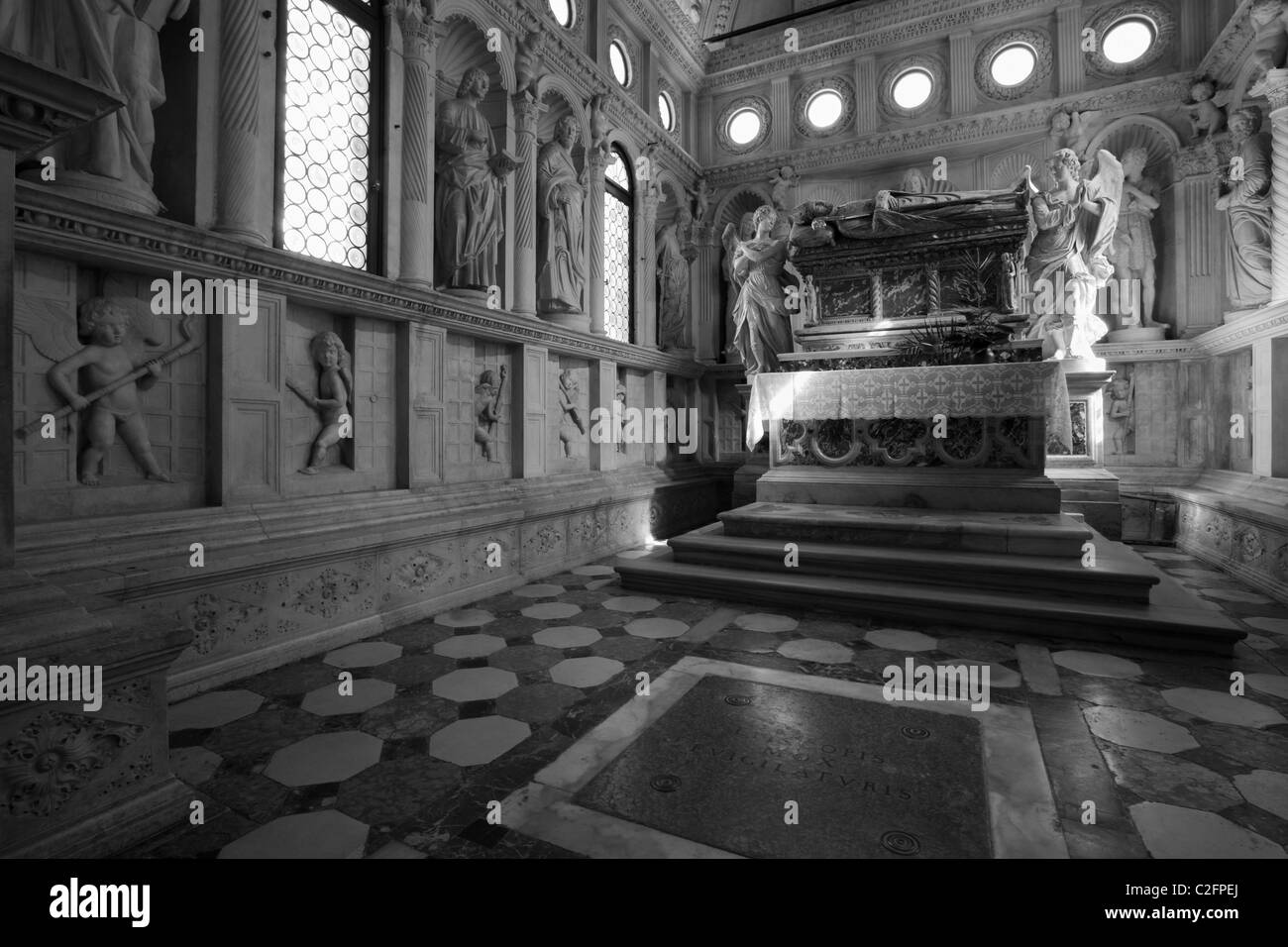 Saint Jean de Trogir sarcophage à St Laurent dans la cathédrale de Trogir, en Dalmatie, Croatie Banque D'Images