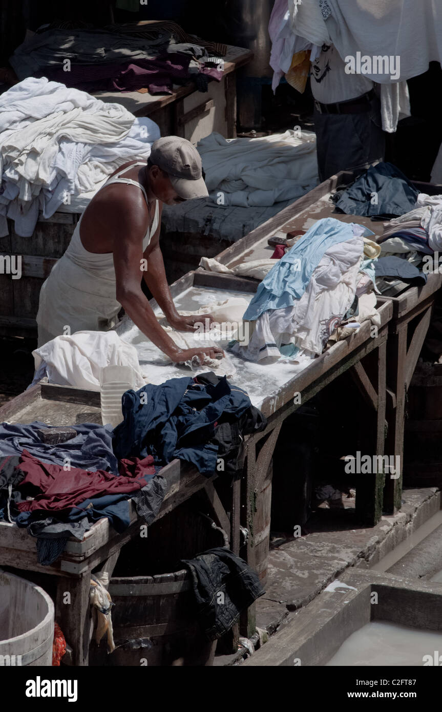 Dhobi Wallahs laver les vêtements à l'Dhobi Ghats dans Mumbai, Inde Banque D'Images