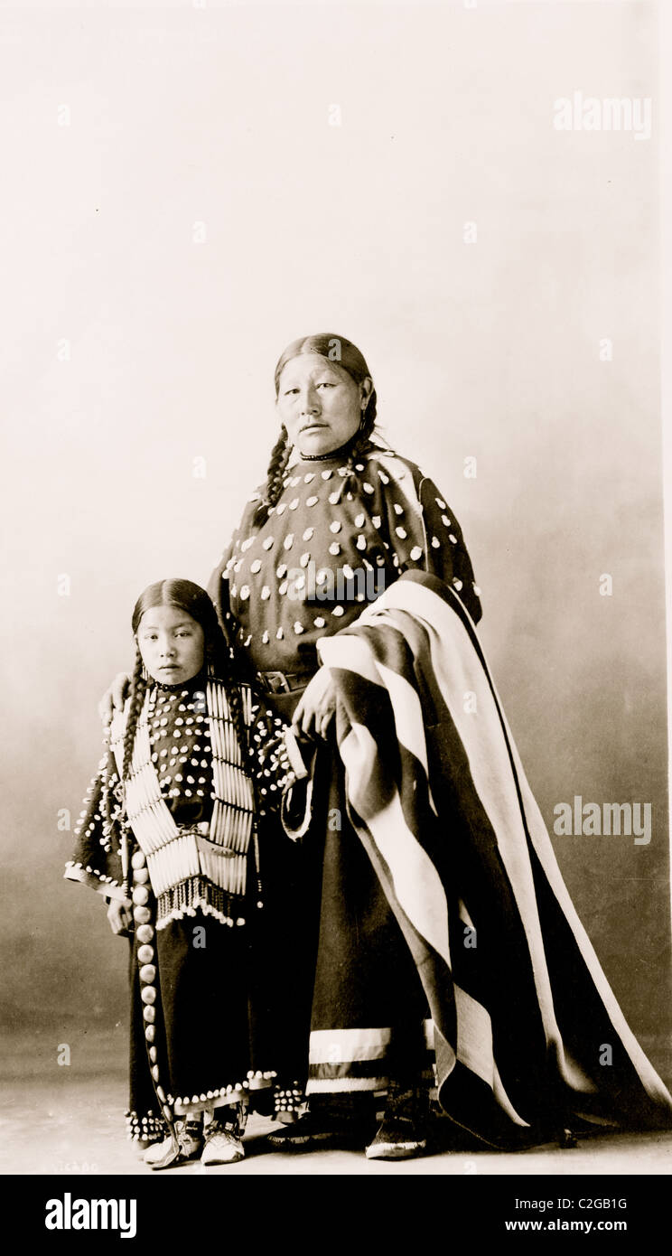 Bonne Femme grande grève, Indien, et fille Banque D'Images