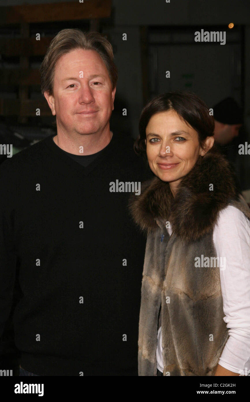 Justine Bateman et guest Premiere de 'Walk Hard : The Dewey Cox Story' tenue à Grauman's Chinese Theatre - Arrivées Banque D'Images