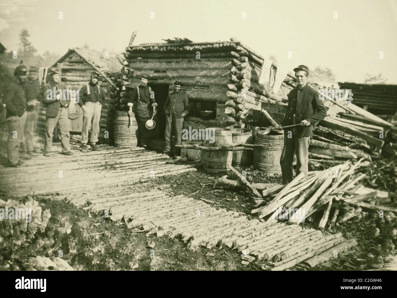Camp de guerre civile du 6ème N.Y. Artillerie à Brandy Station, Virginia, montrant des soldats de l'Union en face de la société Billes de cuisine Banque D'Images Camp de guerre civile du 6ème N.Y. Artillerie à Brandy Station, Virginia, montrant des soldats de l'Union en face de la société Billes de cuisine Banque D'Images