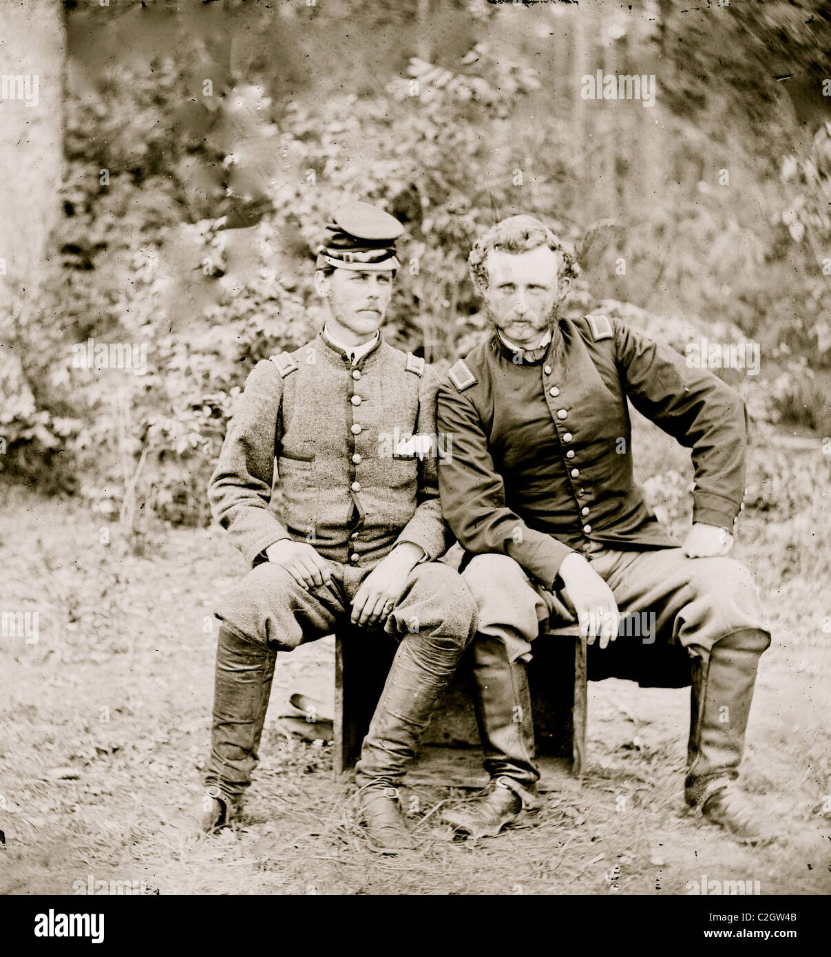 Fair Oaks, en Virginie Le lieutenant James B. Washington, un prisonnier confédéré, avec le capitaine George A. Custer du 5e de cavalerie, U.S.A. Banque D'Images