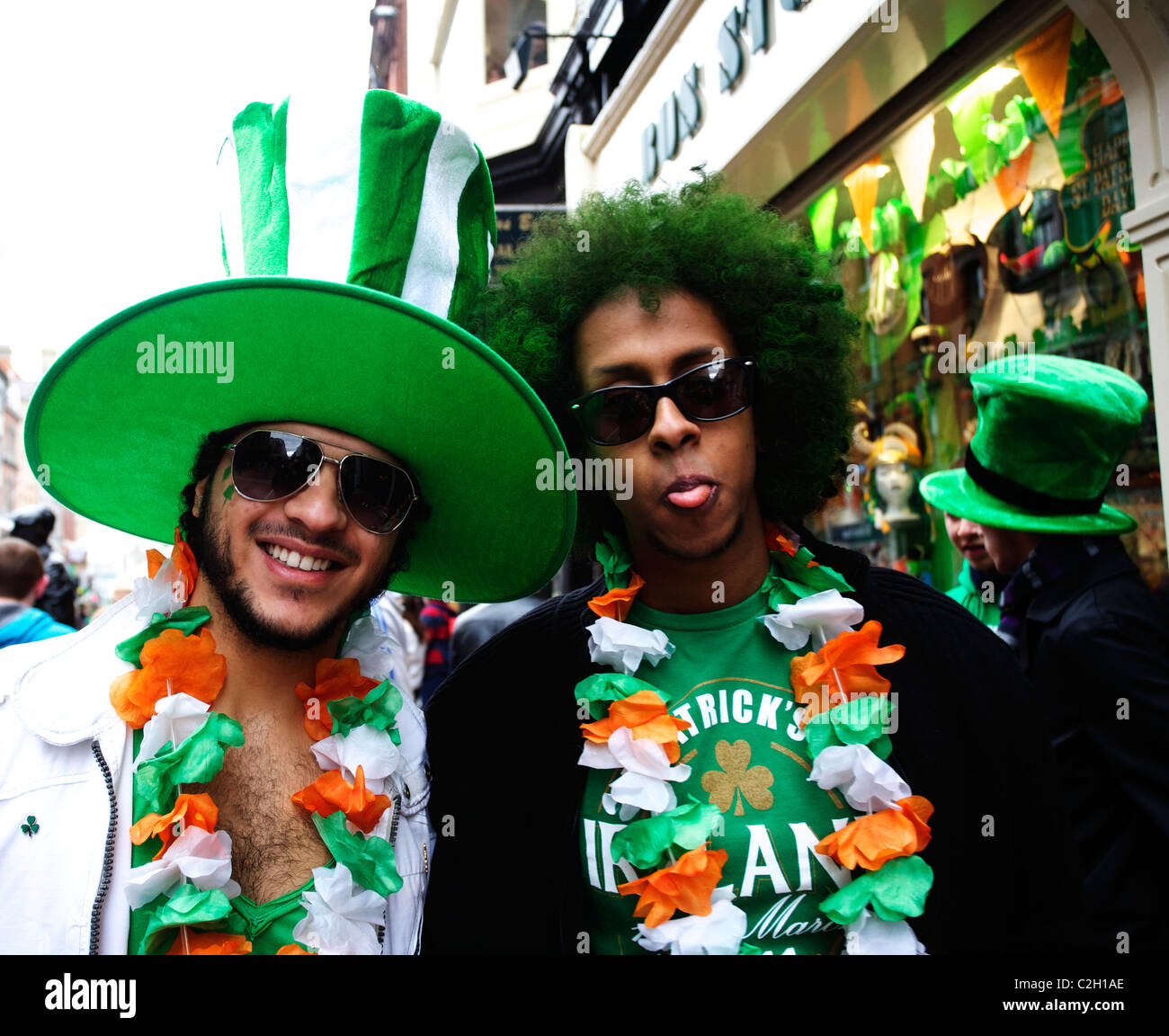 Les visiteurs de la St Patricks Day Parade et festival à Dublin, Irlande. Bénéficiant du 17 mars qui est St Patricks Day célébré chaque année Banque D'Images