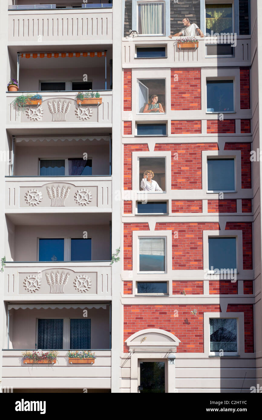 Plattenbau décorées bloc sur route Stendaler Straße, Wedding, Wedding Wedding, Berlin, Allemagne Banque D'Images