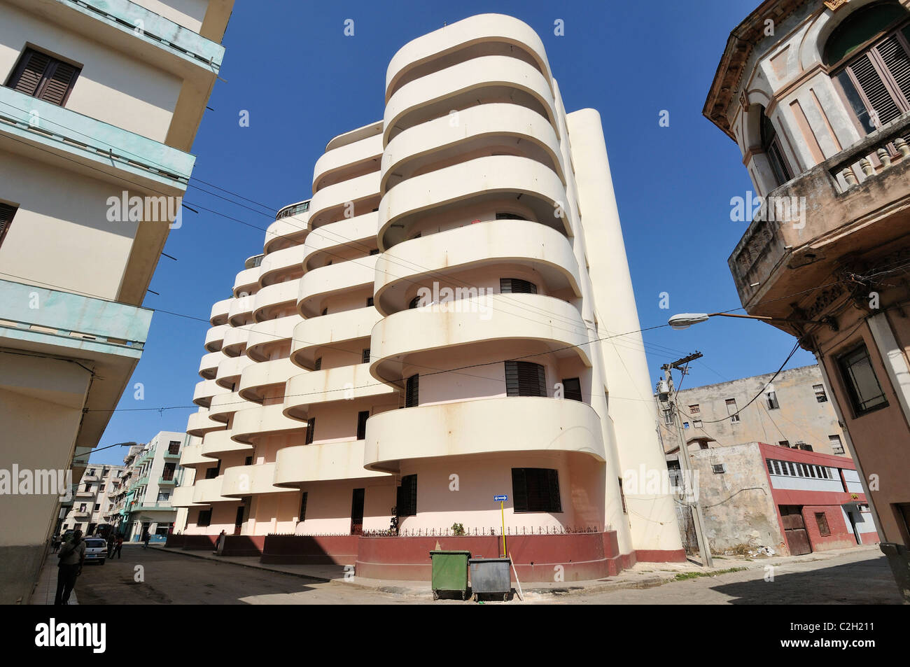 La Havane. Cuba. Centro Habana. El Menzah immeuble, par l'architecte Manuel Copado, 1944. Banque D'Images