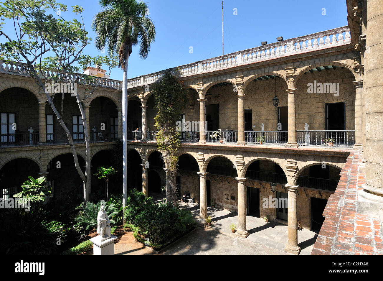 La Havane. Cuba. Cour du Musée de la ville, dans le Palacio de los Capitanes Generales, Habana Vieja / La Vieille Havane. Banque D'Images