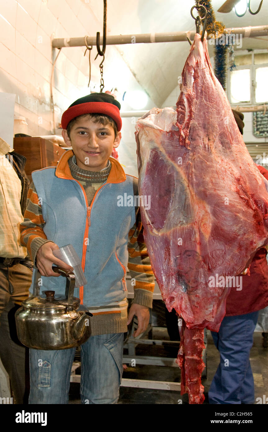 Homs Syrie théière électrique tea pot jeune garçon boucher Banque D'Images