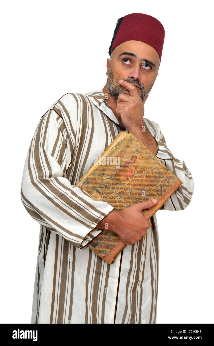 L'homme arabe avec de très vieux livre isolé dans White Banque D'Images
