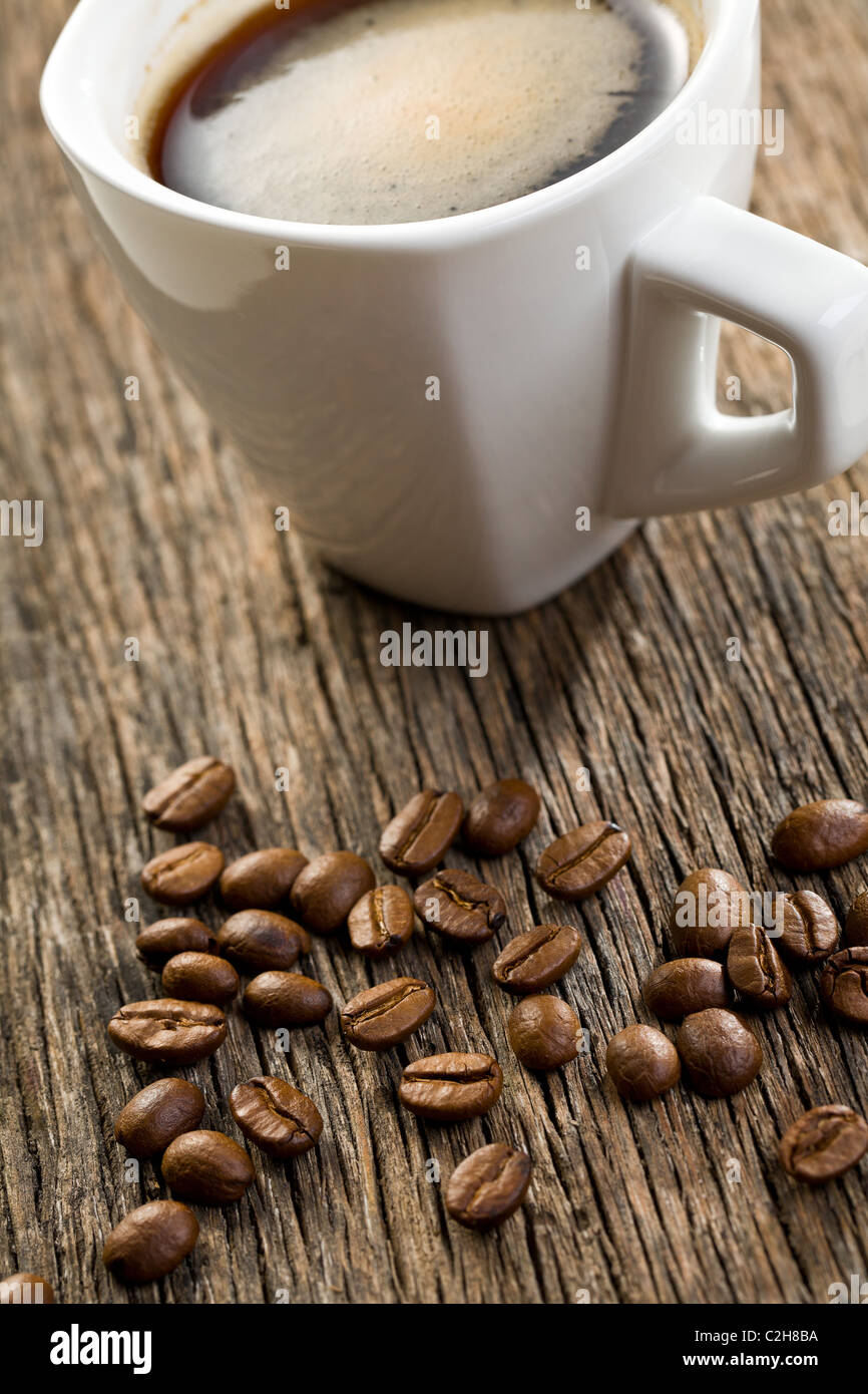 La tasse de café en grains espresso avec Banque D'Images
