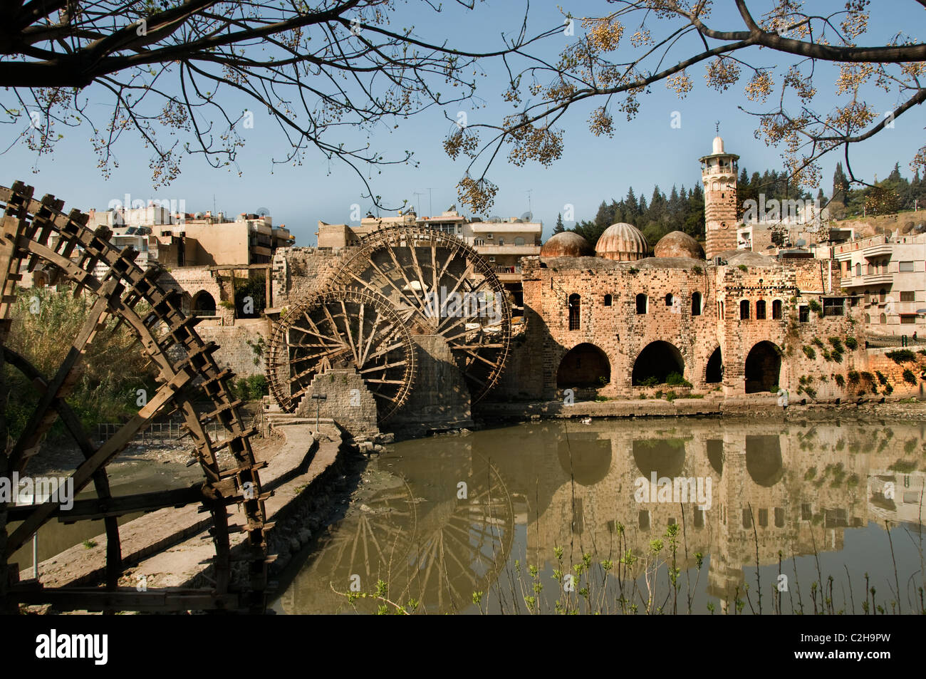 Moulin à eau Hama Noria 20 mètres de haut Oronte construire en Syrie mamelouk Ottoman fois grecs romains ont inventé la roue de l'eau Banque D'Images