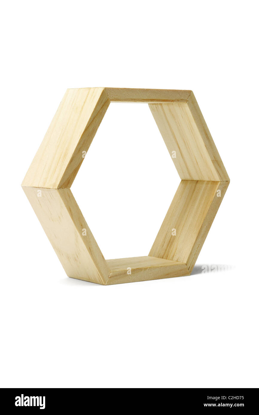 Bague hexagonale en bois projet scolaire sur fond blanc Banque D'Images