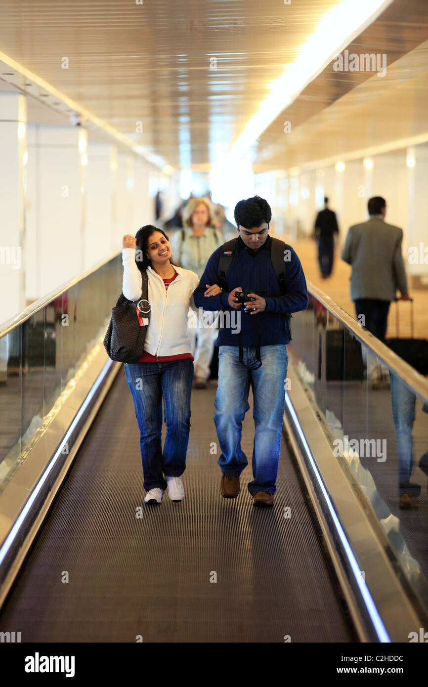 Les gens à l'aéroport de Delhi l'Inde du Nord Asie Banque D'Images
