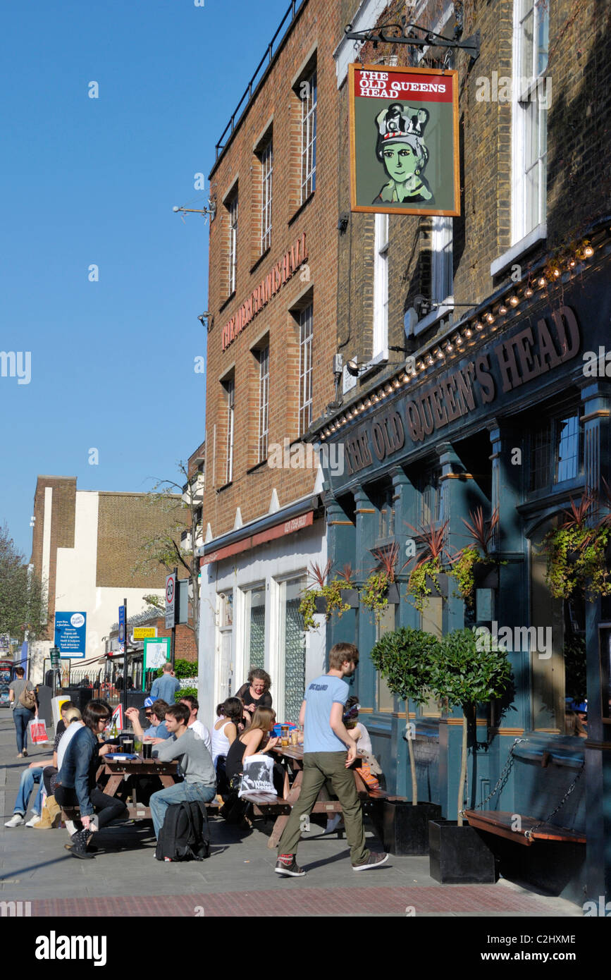 L'ancien Queens Head pub dans Essex Road, Islington, Londres, Angleterre Banque D'Images