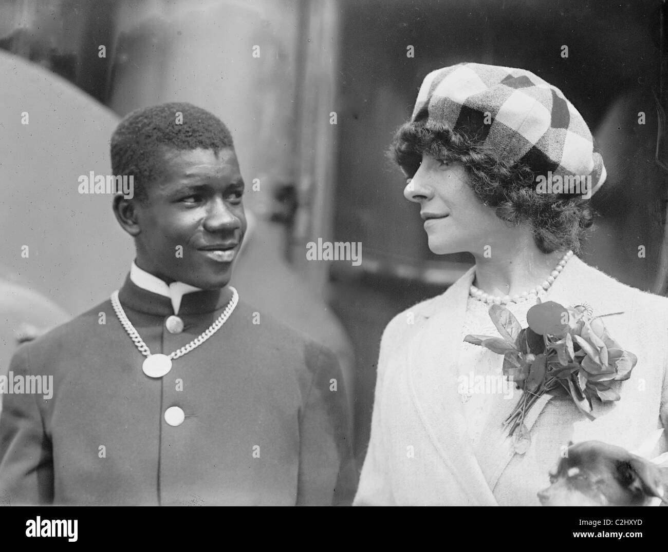 La chanteuse française polaire avec l'esclave noir Photo Stock - Alamy