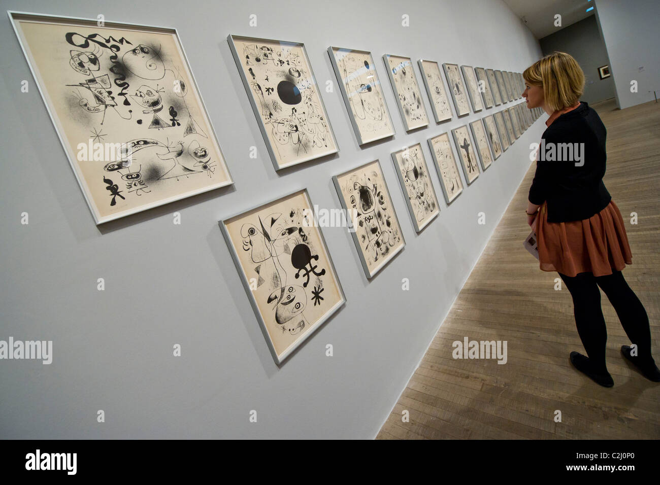 Le Joan Miro, échelle d'échapper à l'exposition à la Tate Modern. Elle est conjointement organisée par Matthew Gale et Marko Daniel Banque D'Images