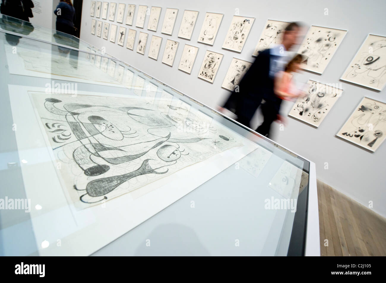 Le Joan Miro, échelle d'échapper à l'exposition à la Tate Modern. Elle est conjointement organisée par Matthew Gale et Marko Daniel Banque D'Images