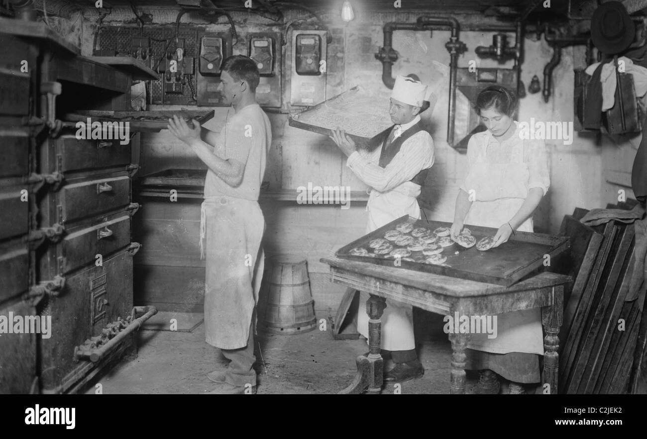 La cuisson du pain dans le Lower East Side de New York Banque D'Images