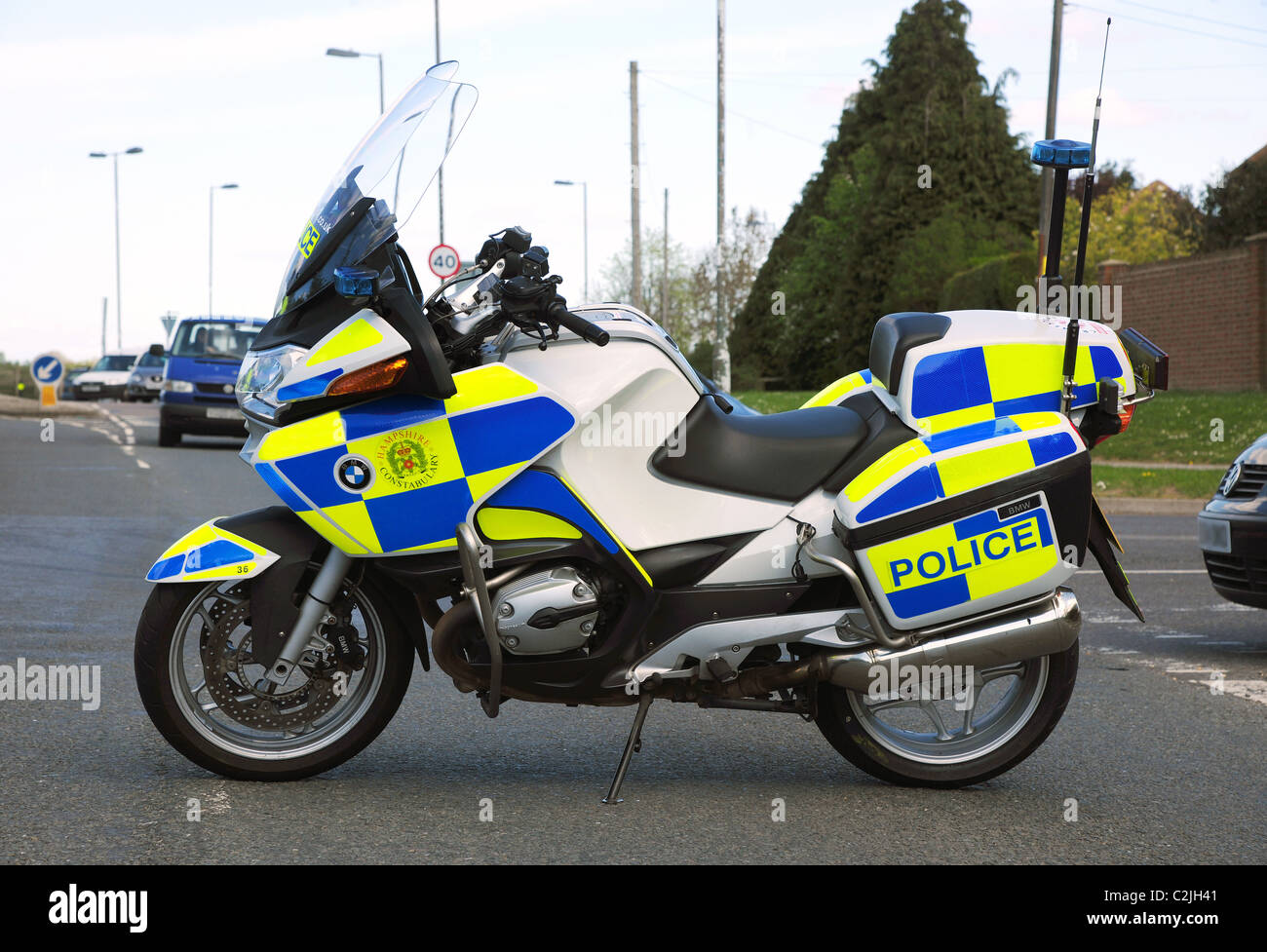 Une moto de police à un incident. Banque D'Images