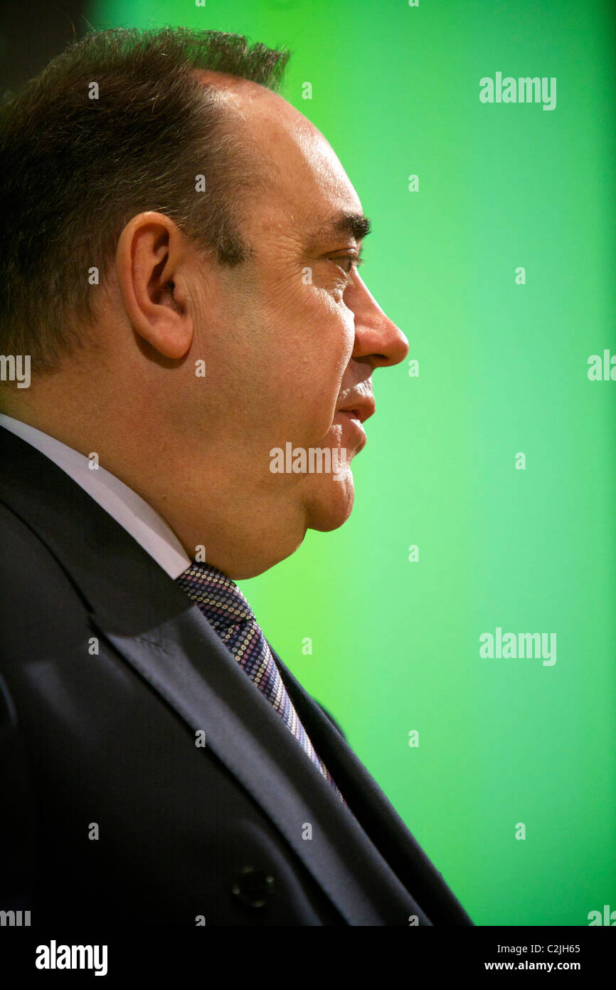 Alex Salmond lance le SNP manifeste pour les élections 2011 du Parlement écossais. Banque D'Images