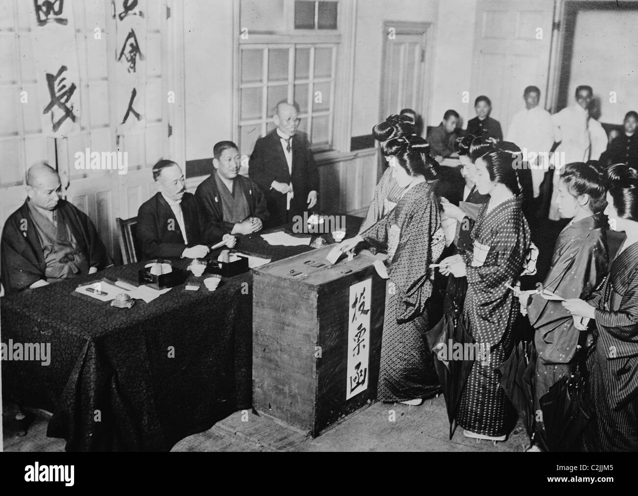 Les femmes votent au Japon Banque D'Images