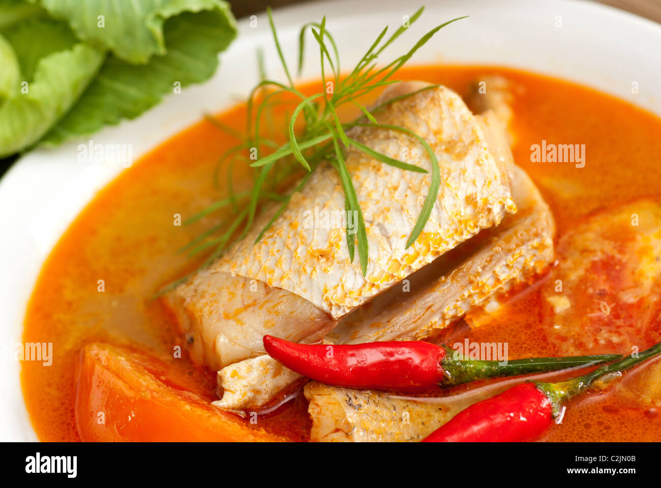 Un bol de Curry de Poisson w Brin d'aneth indien Banque D'Images