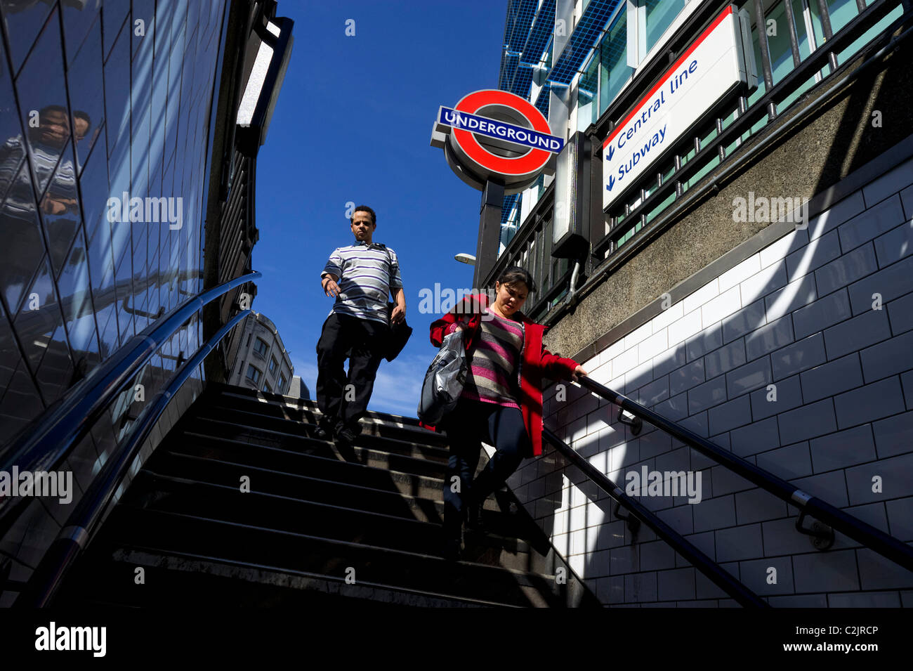 Entrée de la station de métro souterrain, London, England, UK Banque D'Images