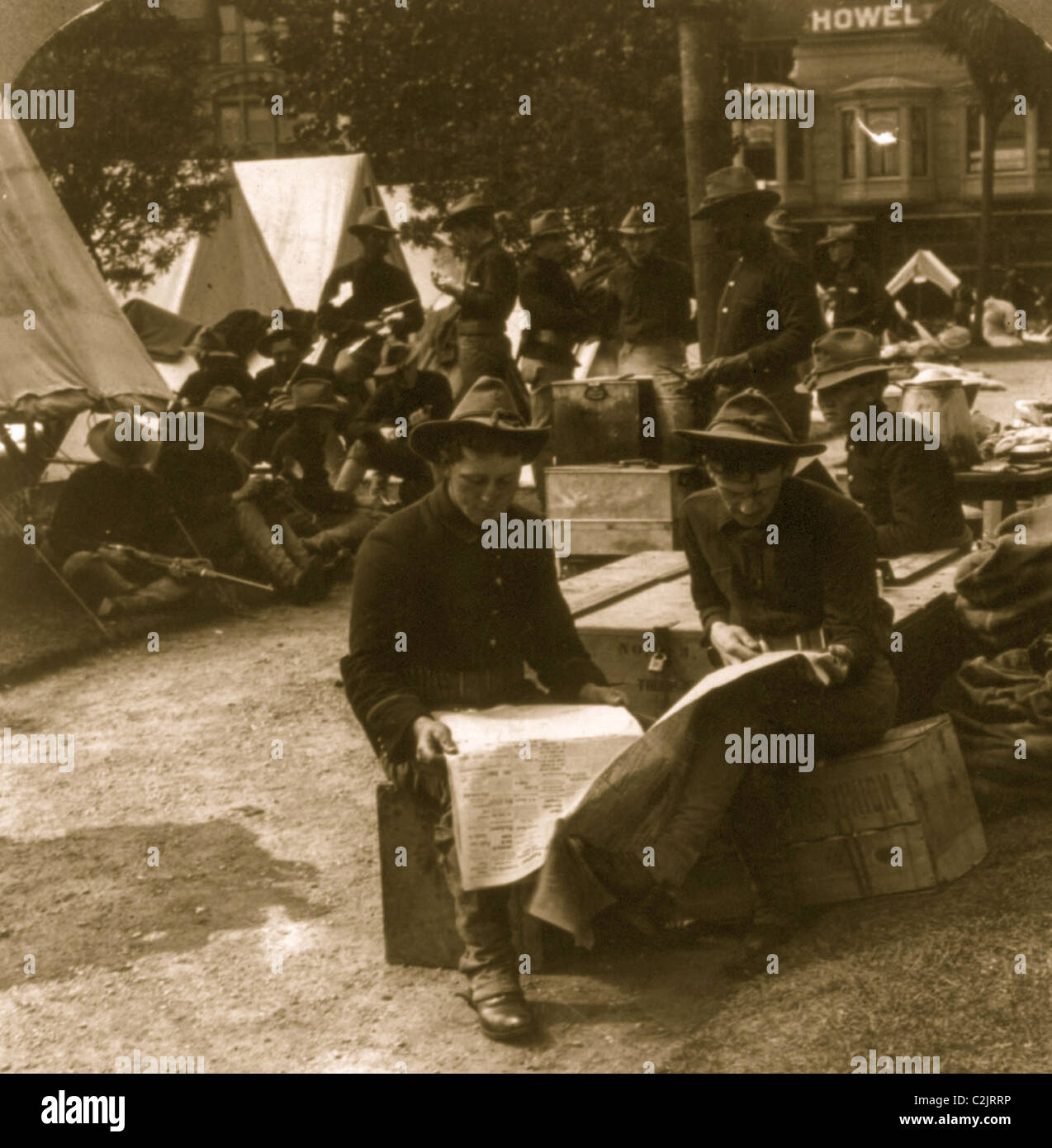 Scène de camp, Californie gardes nationales à la commission au cours de la panique [tremblement de terre], San Francisco, Californie, le désastre Banque D'Images