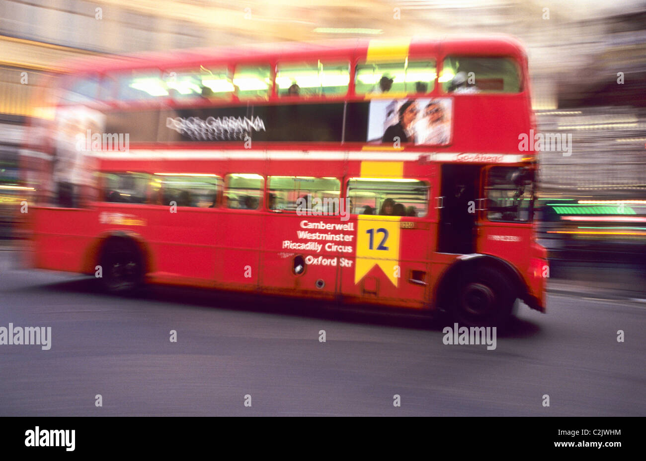 Londres, bus ligne 12 à Piccadilly Circus Banque D'Images