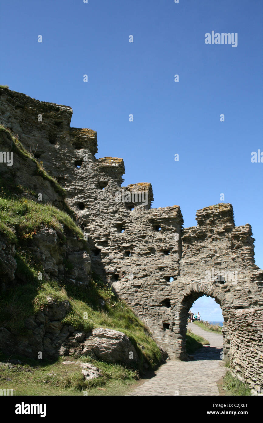 Une partie de l'enceinte du château en pierre à Tintagel, Cornwall, Angleterre Banque D'Images